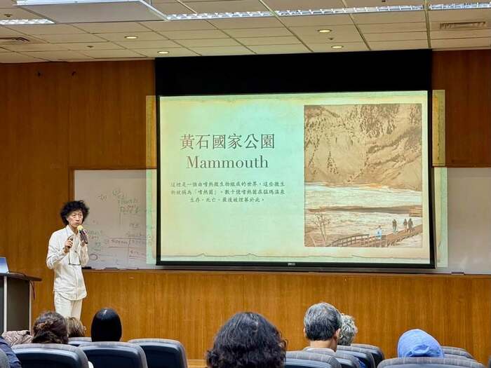 中國文化大學樂齡大學的首場駐校藝術家課程《美國國家公園創作》圓滿落幕🎉圖片